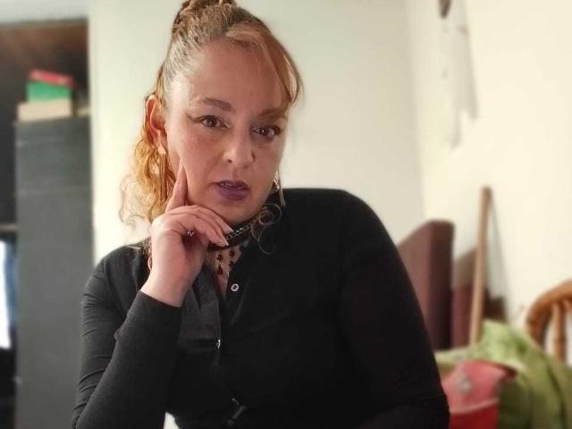 AmandaHotL - Live Sex Cam - 27373398