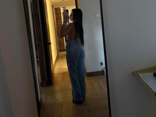 AlessiaFerry - Live porn &amp; sex cam - 27376079