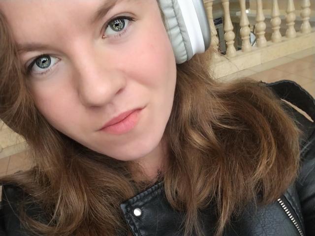 PrettyAhVoron - Élő pornó és szexkamera - 27389743