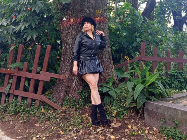 GiuliaAddams - Live porn &amp; sex cam - 27390681