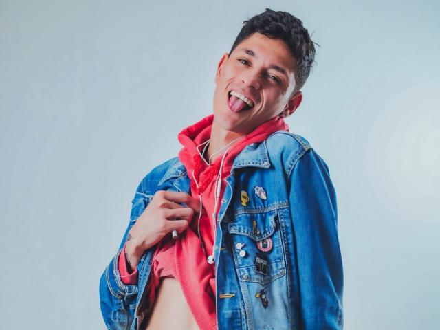 TylerCa - Sexe cam en vivo - 27427773