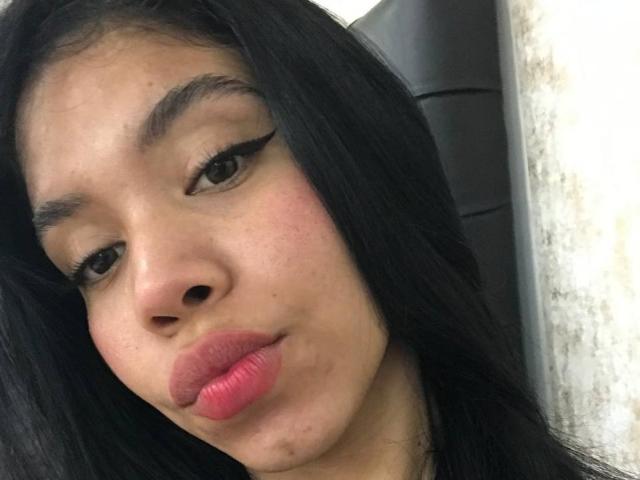 EmaGarces - Live porn &amp; sex cam - 27447133