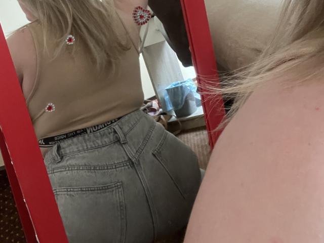 DiLaria - Live Sex Cam - 27483985