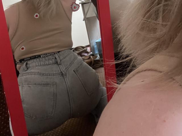 DiLaria - Live sex cam - 27483999