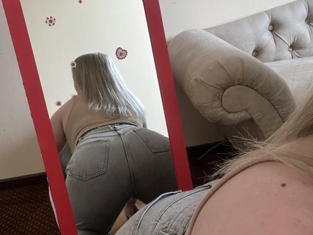 DiLaria - Live sex cam - 27484237