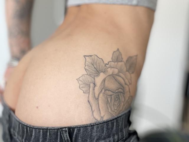 DaneeSoHot - Live sex cam - 27490082