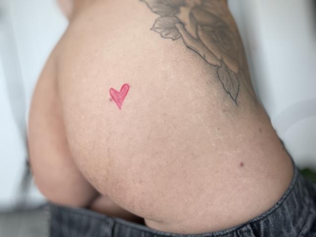 DaneeSoHot - Live Sex Cam - 27490096