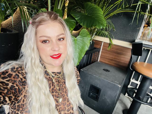 SamanthaGold - Live Sex Cam - 27536163
