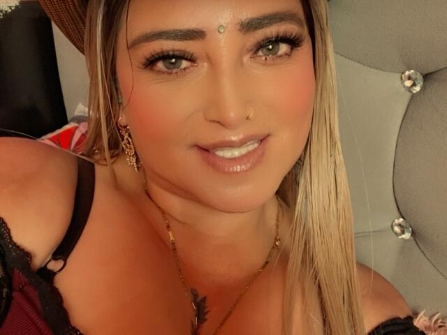 AlessadraJones - Live porn &amp; sex cam - 27550856