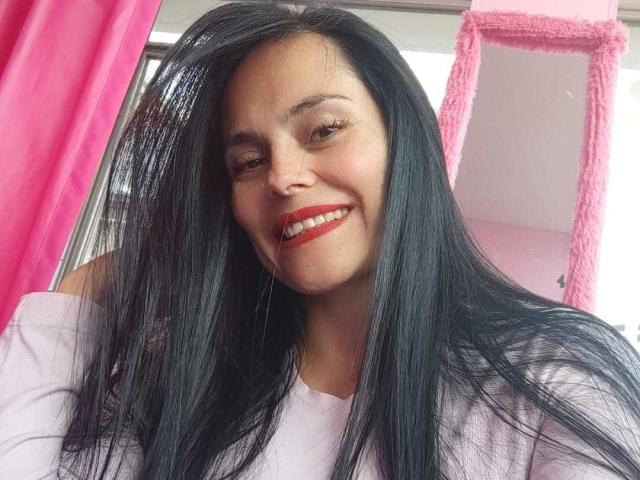 CharlotteCrofort - Live Sex Cam - 27555707