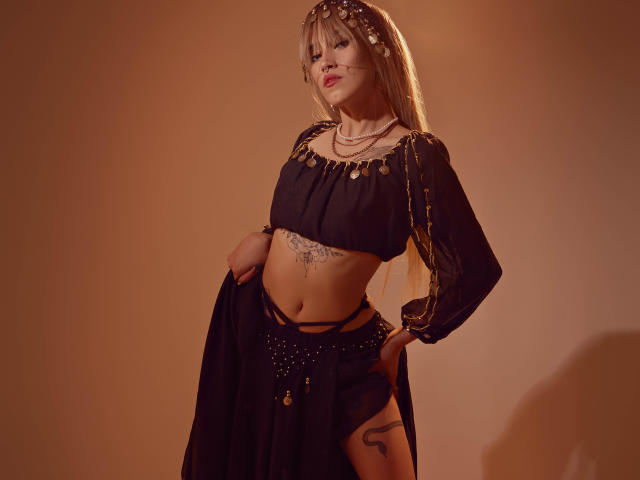 OliviaMonroe - Live Sex Cam - 27570526