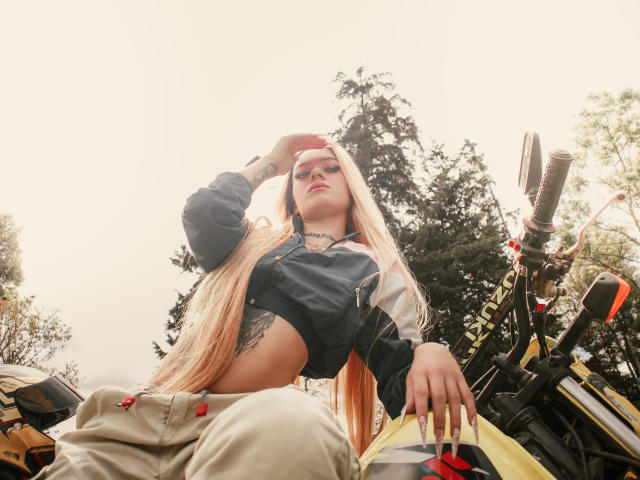 MiaValentine - Live porn &amp; sex cam - 27572157