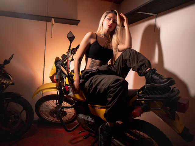 MiaValentine - Live porn &amp; sex cam - 27572717