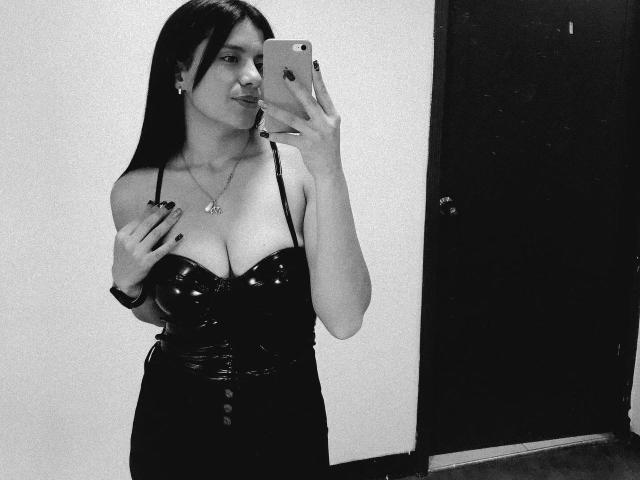 LucieMilner - Live Sex Cam - 27573956