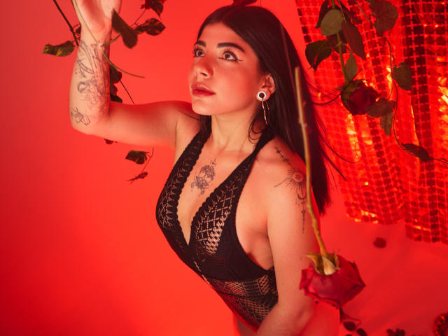 ChloeDavis - Live Sex Cam - 27577995