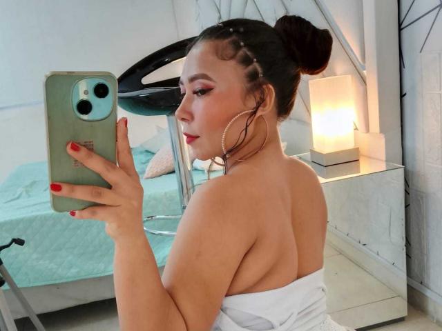 JadeFoxx - Live Sex Cam - 27602523