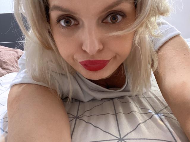 DouceAmelia - Live sex cam - 27611812