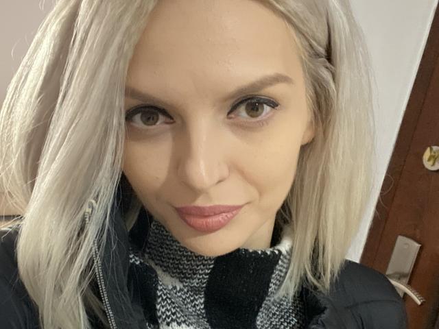 DouceAmelia - Porno na żywo i seks kamera - 27611826