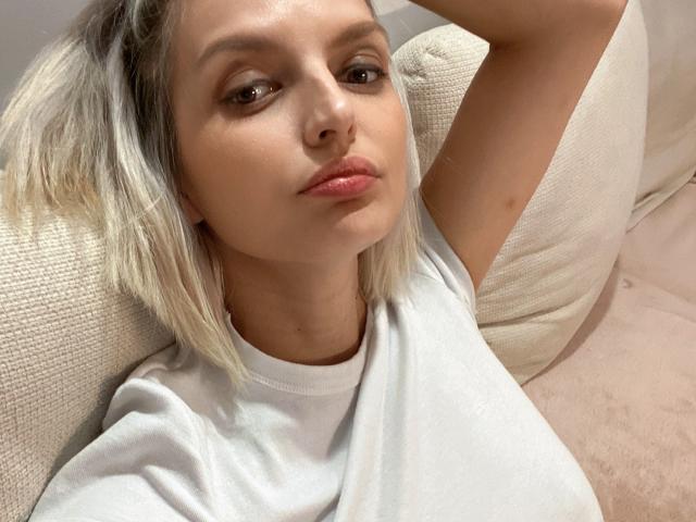 DouceAmelia - Sexe cam en vivo - 27611840