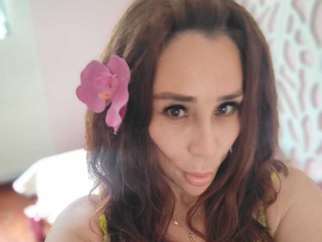 IssaMilfX - Sexe cam en vivo - 27657410