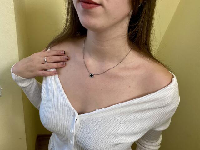 Nesie - Live sex cam - 27661008