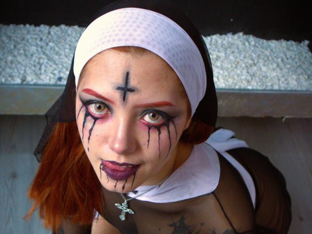 EmmaThomsonn - Live Sex Cam - 27690674