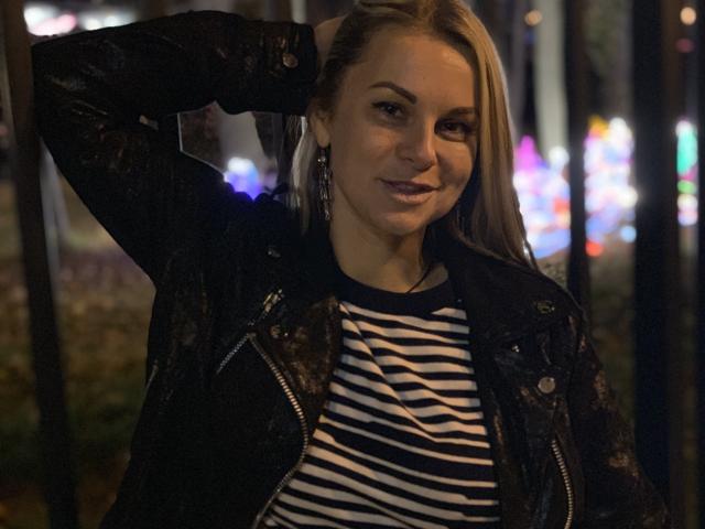 BelleLisaG - Sexe cam en vivo - 27702945