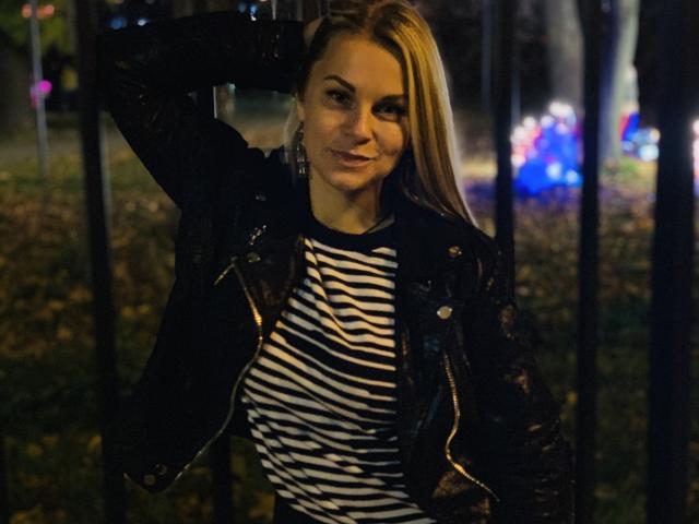 BelleLisaG - פורנו בשידור חי ומצלמת סקס - 27702959