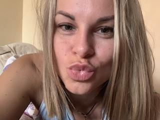 BelleLisaG - Live sex cam - 27703001