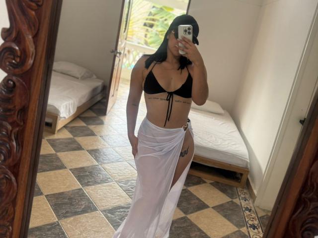 EmmaWaltter - Live Sex Cam - 27704394