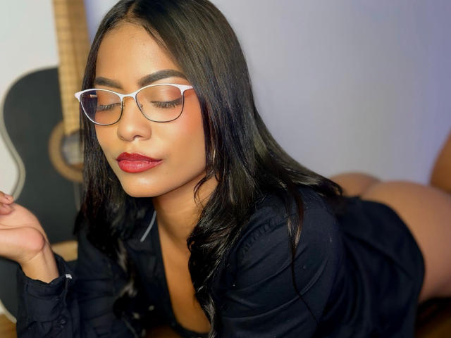 ChloeBrownOne - Live sexe cam - 27713725