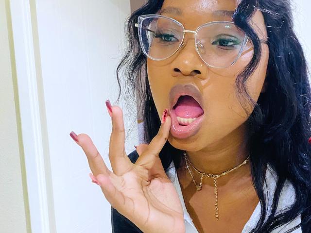 SugarSpiceQueen - Live sex cam - 27717659