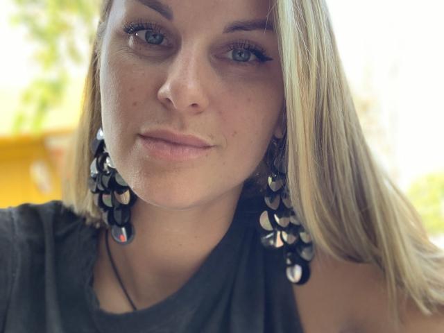 BelleLisaG - Live porn &amp; sex cam - 27721789