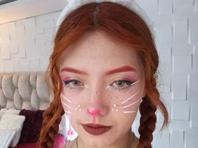 EmmaThomsonn - Live sex cam - 27771321