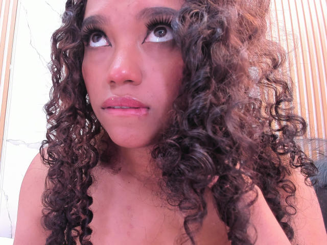 KellyAmbaris - Live sex cam - 27778769