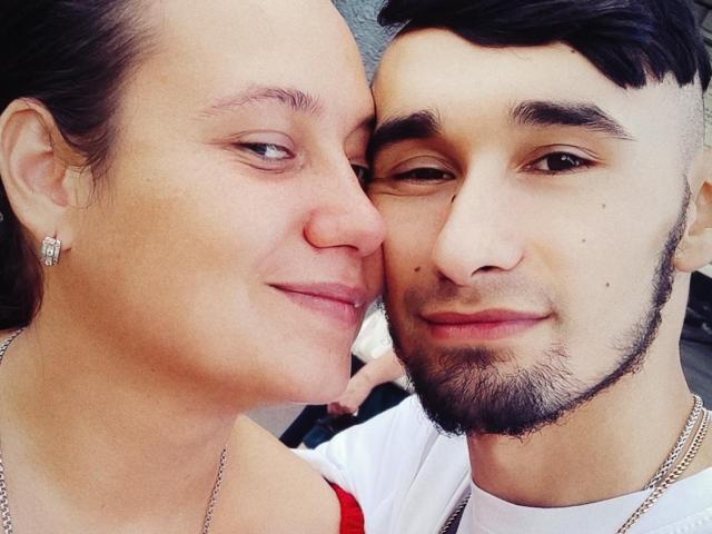 CharlotteAndJames - Live sex cam - 27805523