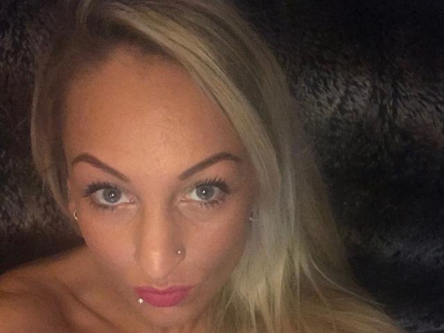 AlphaMaedchen-hot - Sexe cam en vivo - 27810704