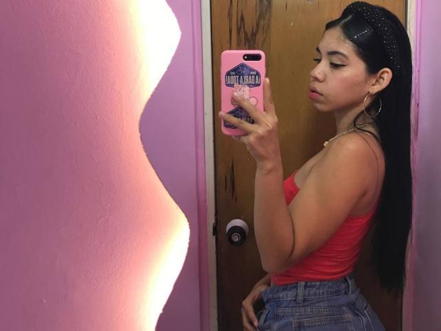 EmaGarces - Live Sex Cam - 27824186