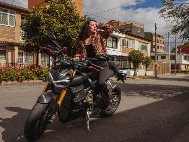 SamanthaAntolin - Live Sex Cam - 27826517