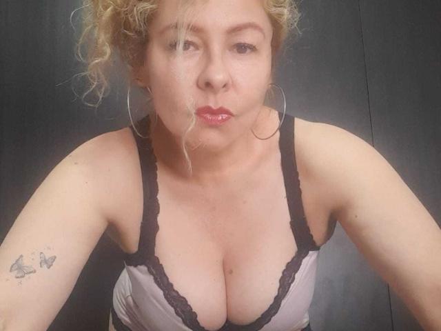 MiaAmoretti - Sexe cam en vivo - 27836537