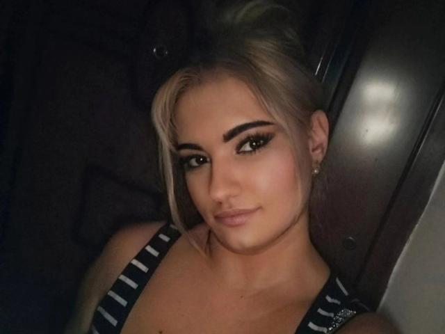 MiLaHottiest - Live porn &amp; sex cam - 27838547