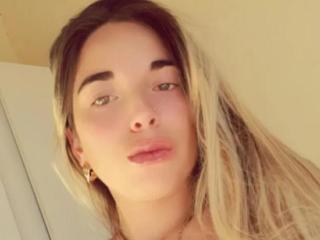 Sexy nude photo of AlmenRubia