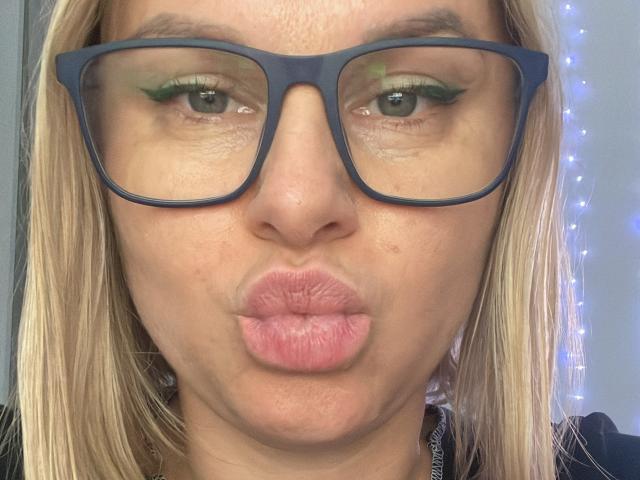 BelleLisaG - Live porn &amp; sex cam - 27854798