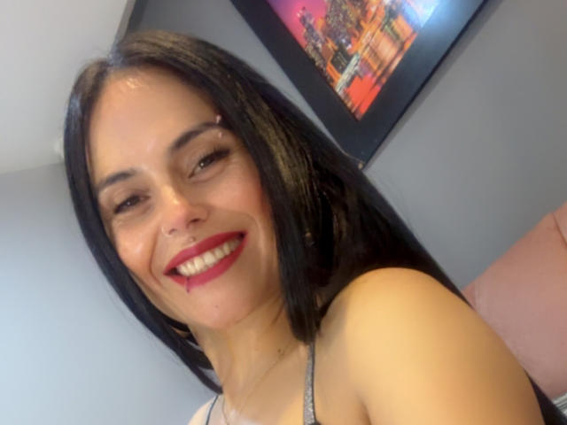 CharlotteCrofort - Live sex cam - 27856835