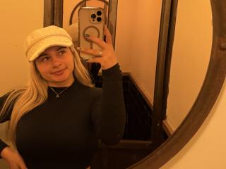 AtheneaRossi - Live porn &amp; sex cam - 27864410