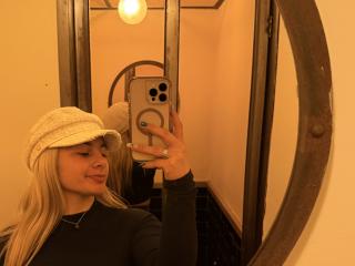 AtheneaRossi - Sexe cam en vivo - 27864413