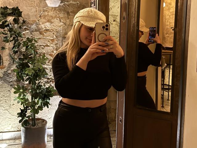 AtheneaRossi - Live porn &amp; sex cam - 27864422