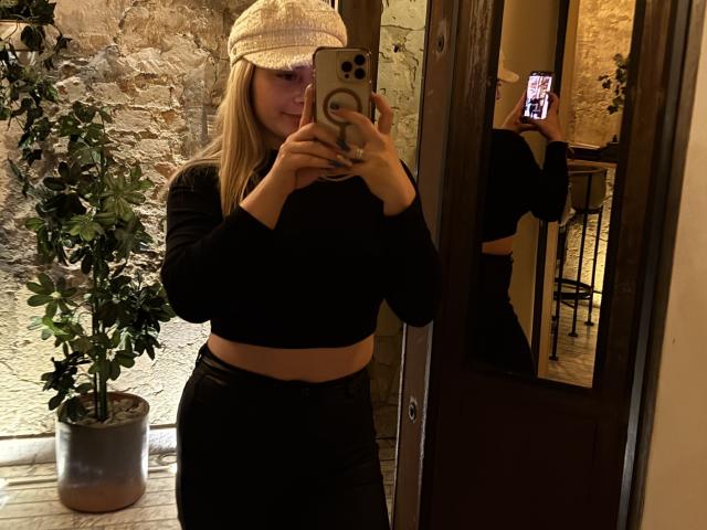 AtheneaRossi - Live Sex Cam - 27864425