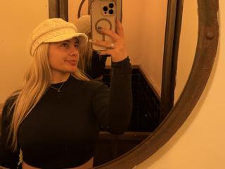 AtheneaRossi - Live porn &amp; sex cam - 27864428