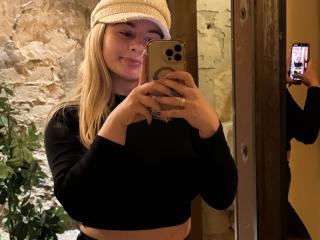 AtheneaRossi - Live porn &amp; sex cam - 27864434